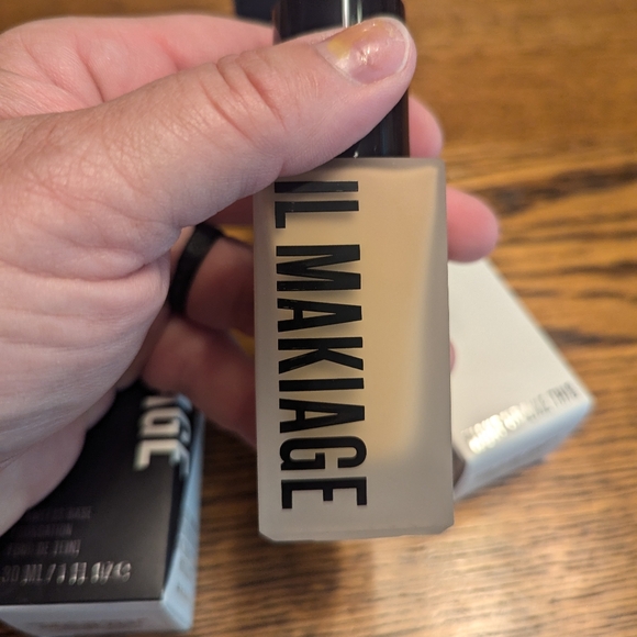 NIB IL Makiage foundation "Woke Up Like This" - Picture 2 of 3